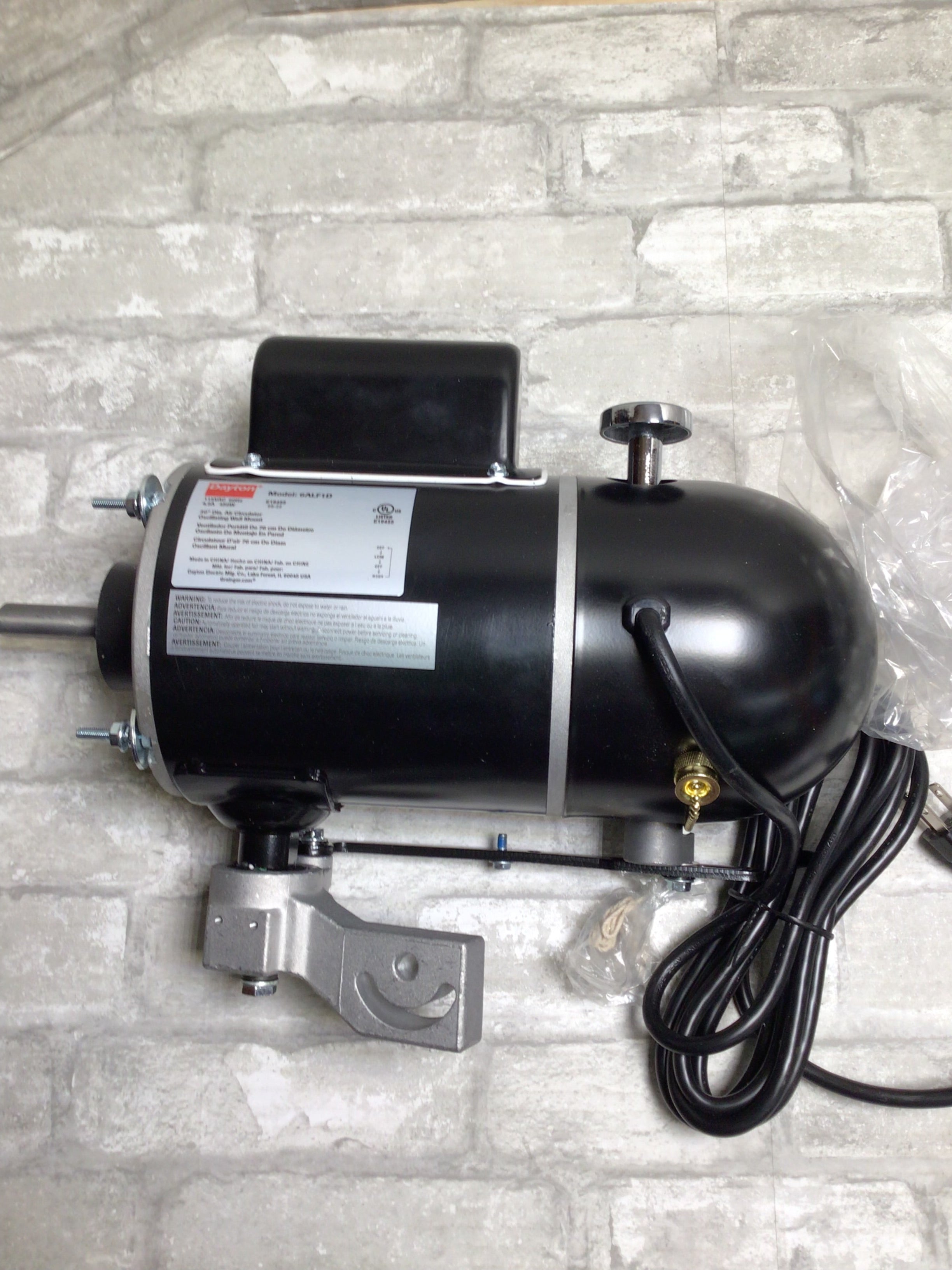 DAYTON 6ALF1D Oscillating Wall Mount**OPEN BOX** (8201360212206)